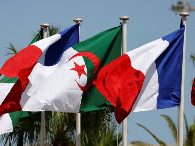 Titre: L’Algérie ordonne l’expulsion de douze agents français dans les 48 heures, Paris menace des représailles