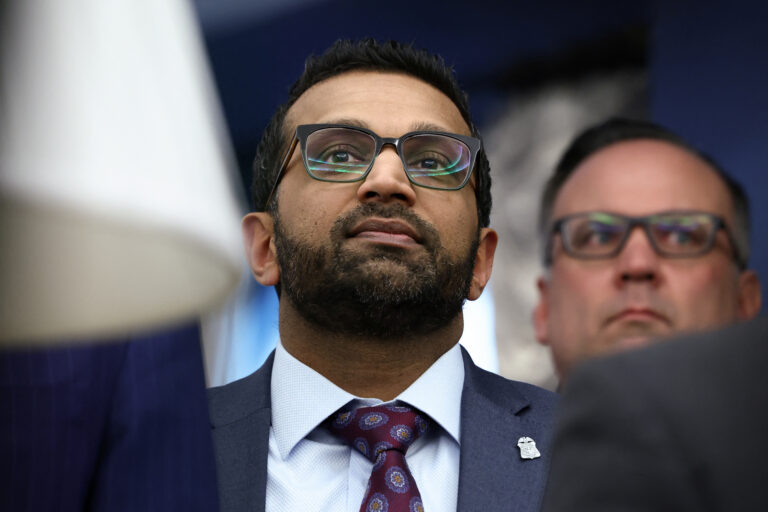 Title: USA : Kash Patel Évacué Précipitamment de son Poste Clé à l’ATF