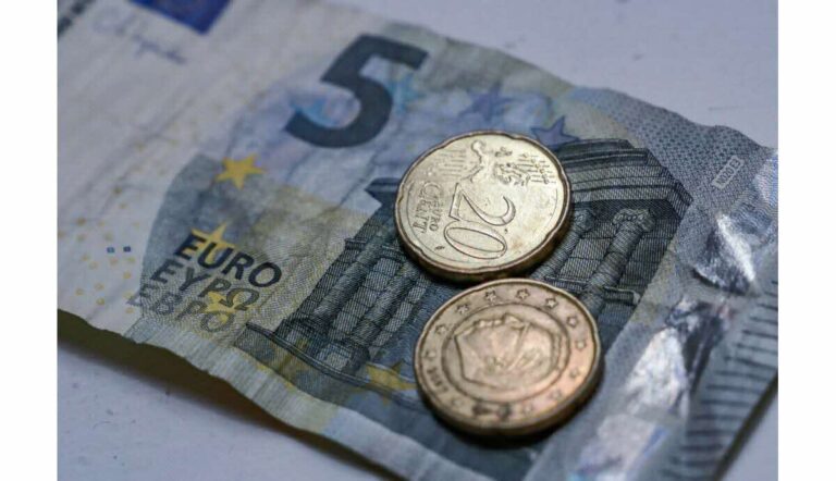 La Suppression du Cash : Une Stratégie Liberticide Masquée sous le Prétexte de Lutter Contre la Drogue