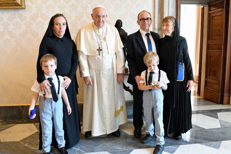 Pape François : Julian Assange et sa famille présentent leurs remerciements