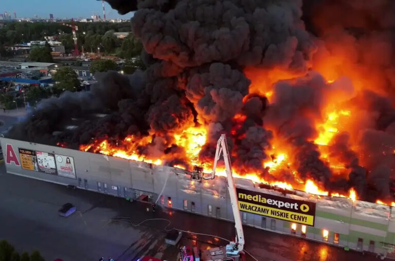 Incendie criminel à la résidence privée du Premier Ministre britannique : enquête sur d’éventuelles connexions russes