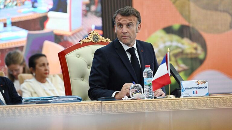 Emmanuel Macron accuse Poutine de mentir… alors que lui-même accumule les promesses non tenues