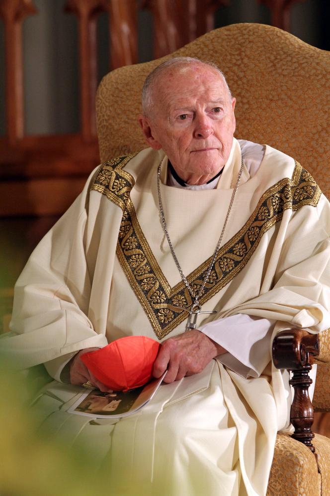 Un cardinal impliqué dans des affaires d’abus sexuels aux États-Unis participe aux funérailles du pape François