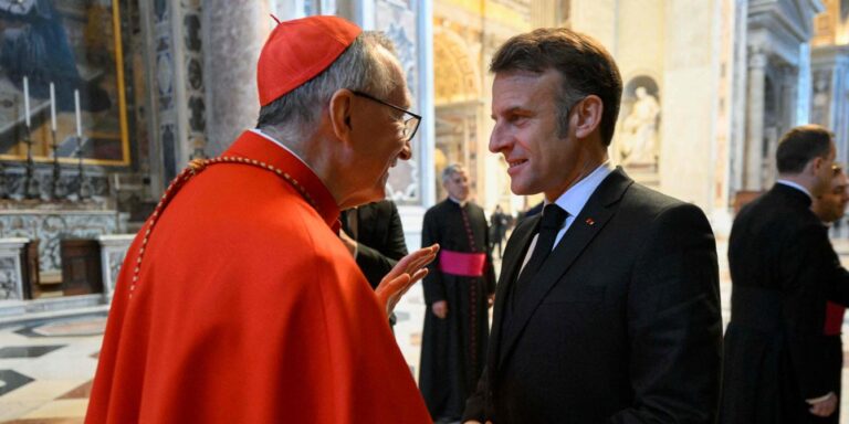 Macron Prétend Que Sa Non-Présence Au Vatican Était Pour L’Interprète