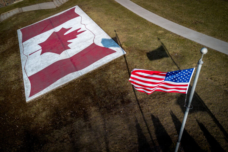 Title: Trump Incite les Canadiens à Voter Pour Lui Malgré l’Impossible