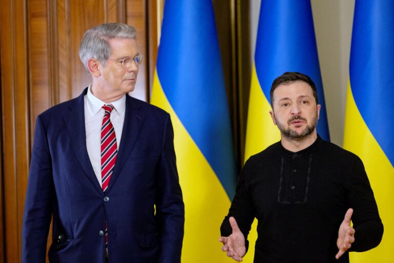 L’Ukraine au bord de la crise : les inspections américaines menacent l’autorité de Zelensky