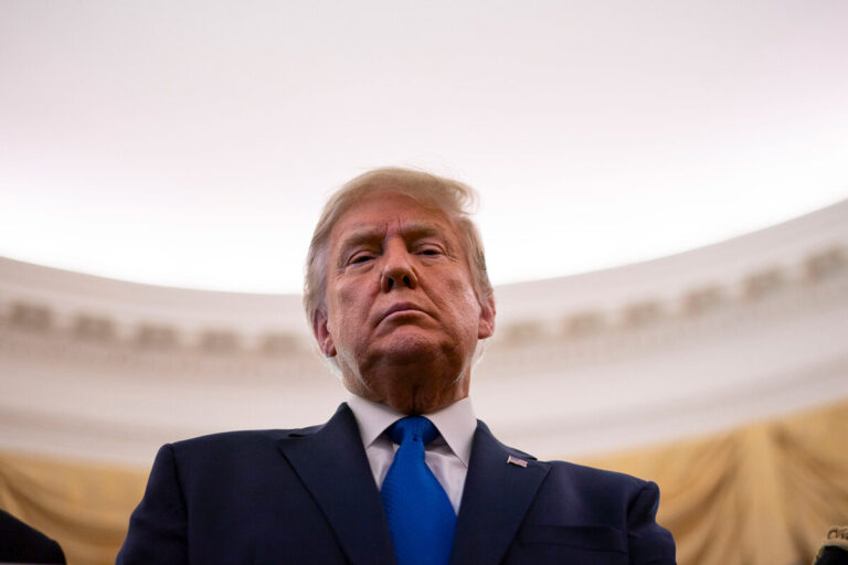 Trump lance un nouveau service téléphonique, une nouvelle initiative controversée