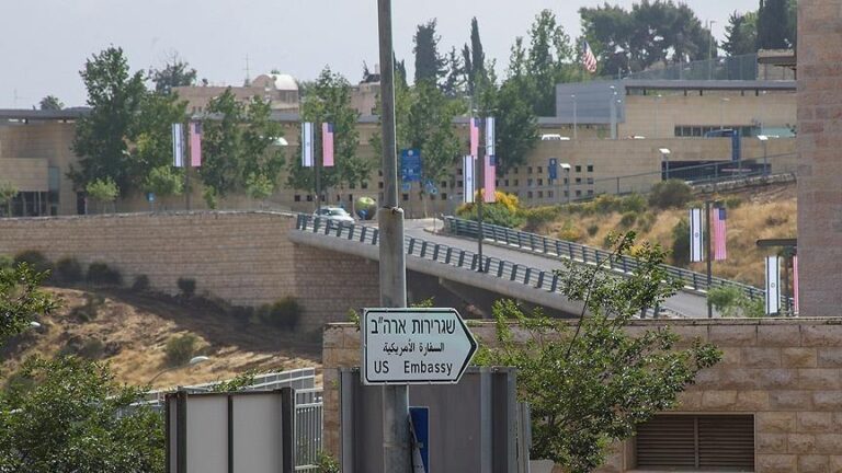 Les États-Unis ferment leur ambassade en Israël en pleine tension régionale