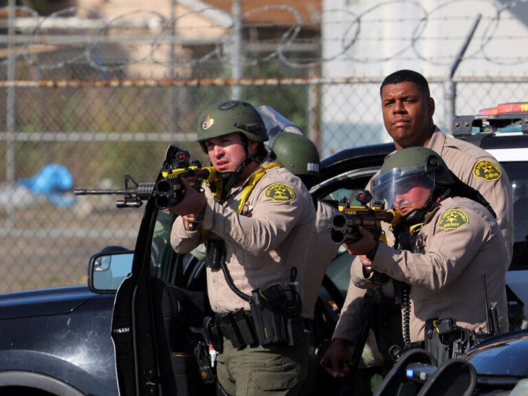 Los Angeles en proie aux troubles : des dizaines d’arrestations et une réponse policière inadéquate