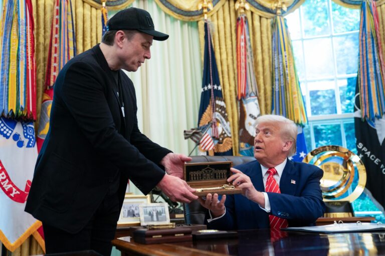 Réactions explosives du Bureau ovale aux allégations de Musk sur Trump et Epstein
