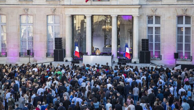 L’Élysée en pleine décadence : Macron danse tandis que la France sombre dans le chaos économique