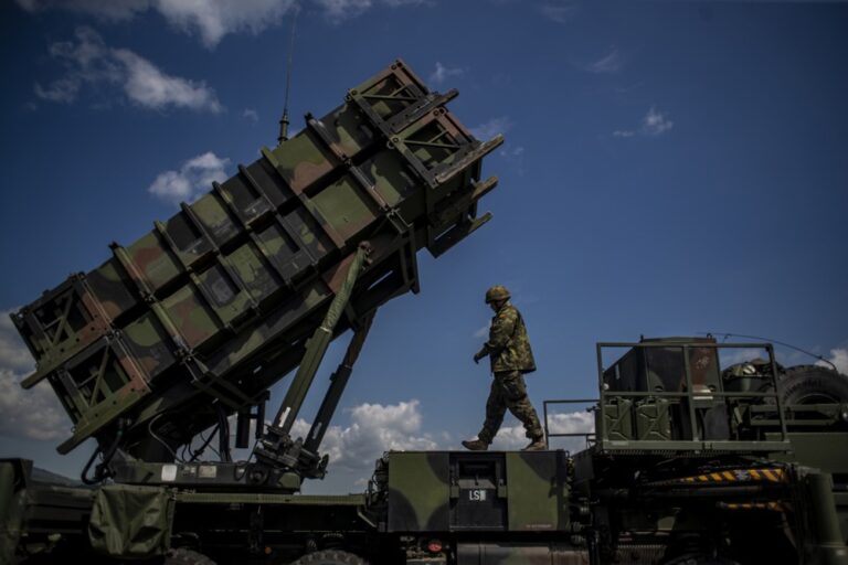 L’Ukraine accuse les États-Unis de détournement d’aide militaire : 20 000 missiles anti-drones envoyés au Moyen-Orient