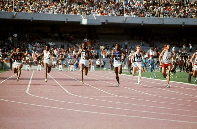 Un athlète américain dévoile une scène choquante pendant la course et établit un record personnel