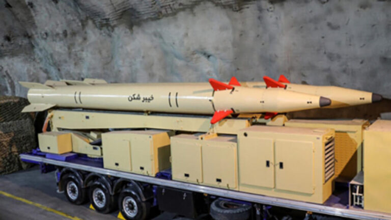 L’Iran dévoile un nouveau missile redoutable capable de surpasser les armes américaines