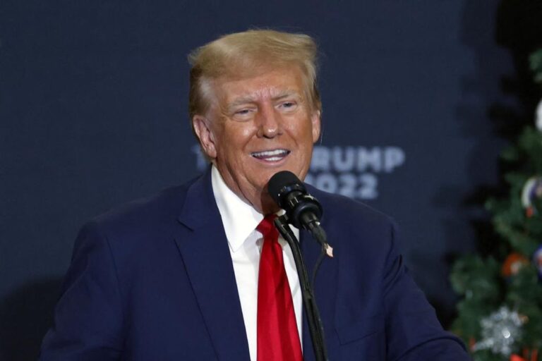 Trump dénonce Clinton pour les visites à l’île d’Epstein