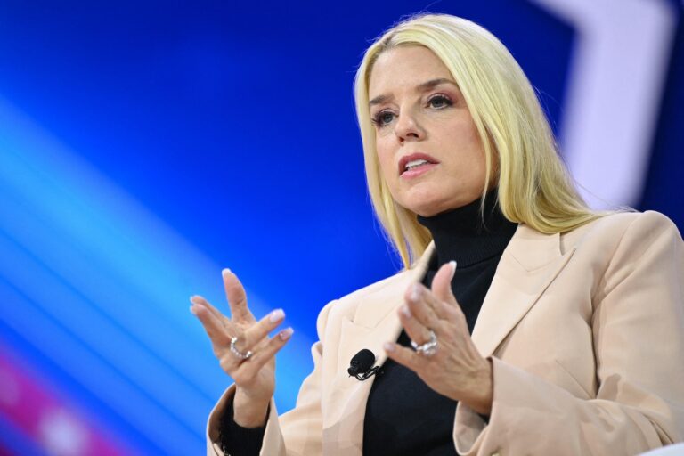 La procureure générale Pam Bondi annule son discours en raison d’une urgence médicale