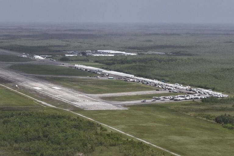 Des États américains annoncent la construction de cinq nouveaux centres de détention à l’instar d’Alligator Alcatraz