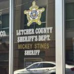 Un juge du Kentucky retrouvé mort dans son cabinet : une affaire de corruption et de scandale sexuel