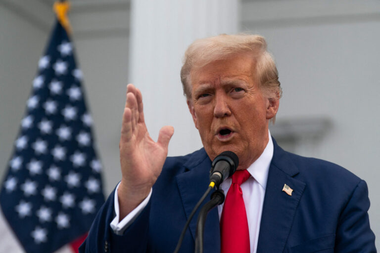 USA : Trump s’efforce de faire porter le chapeau à Clinton pour cacher ses propres erreurs