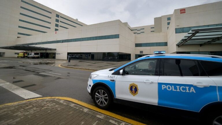 La police espagnole arrête deux Français en possession d’armes et de drogues dans une villa luxueuse à Benidorm