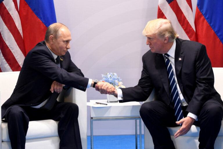 Les hôtels d’Anchorage ont vu leurs prix bondir avant la rencontre entre Poutine et Trump, Zelensky pourrait se joindre au sommet