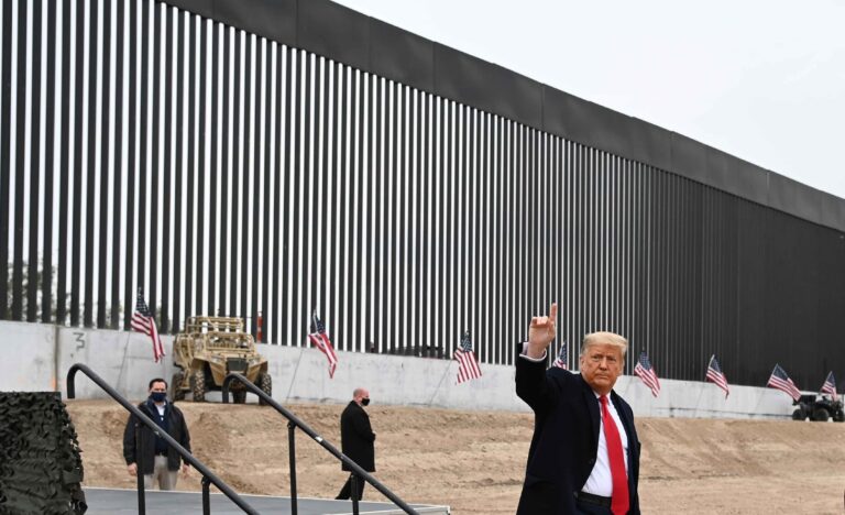 Trump ordonne le peinture en noir du mur frontalier pour éloigner les immigrants – une mesure controversée
