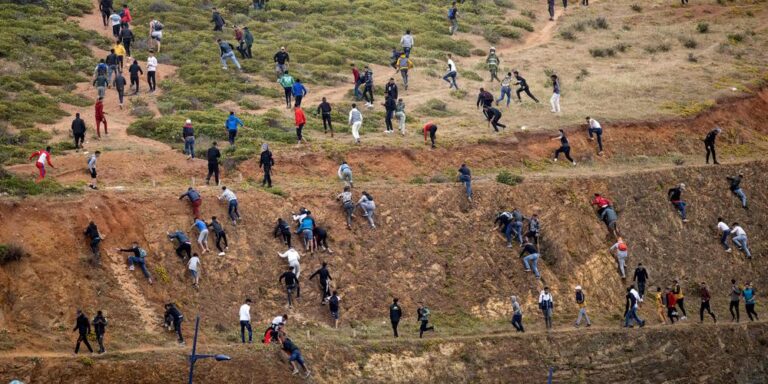 Ceuta submergée par une vague d’immigrés clandestins : 800 mineurs en difficulté