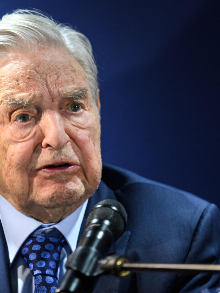 Scandale : Trump accuse Soros et Hoffman de financer des groupes terroristes