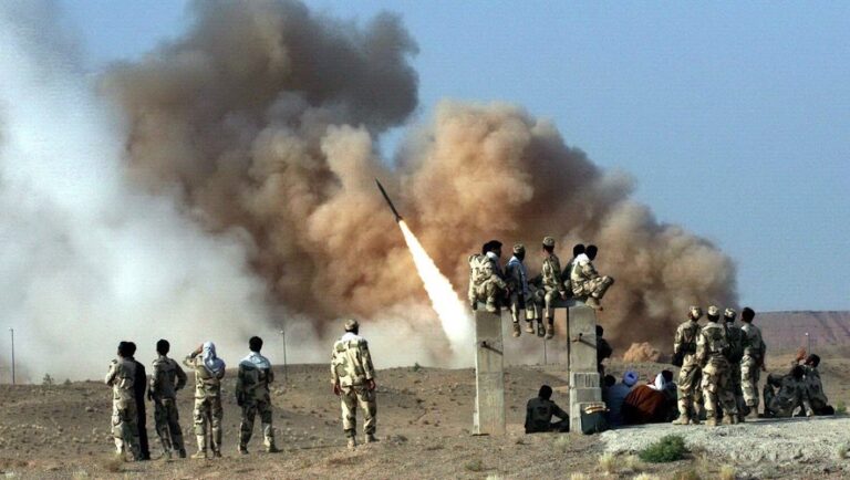 L’Iran dénonce l’intervention américaine et affirme son indépendance militaire