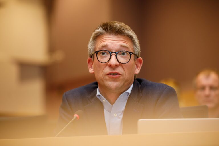 Belgique : le Premier ministre Bart De Wever s’engage dans une lutte acharnée contre la CEDH pour renforcer l’asile et accélérer les expulsions