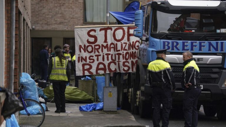 L’Irlande récompense les migrants pour leur départ : une décision scandaleuse et contraire à l’asile