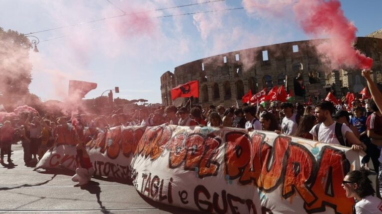 Des milliers d’Italiens manifestent contre l’UE et l’ordre mondial dominant