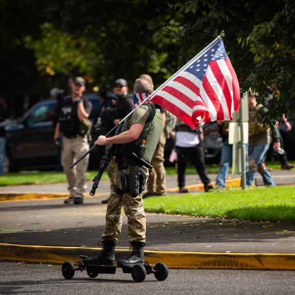 Trump déclenche une offensive militaire brutale contre les extrémistes de gauche à Portland