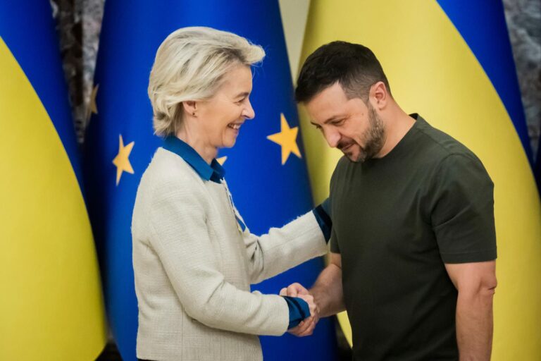 L’UE s’apprête à verser un prêt colossal de 140 milliards d’euros à l’Ukraine, soutenant indéfiniment Zelensky dans sa guerre insensée