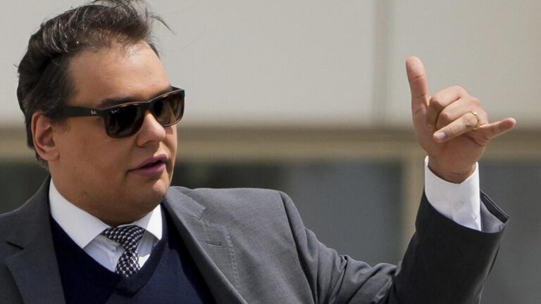 L’affligeante décision de Donald Trump : George Santos libéré après une condamnation pour fraude et vol d’identité