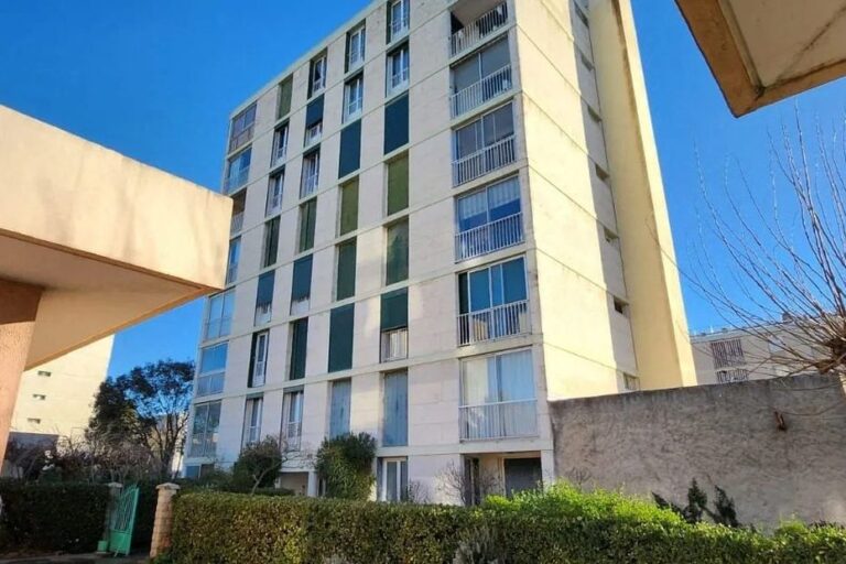 Incendie mystérieux dans la résidence d’un juge de Caroline du Sud : trois personnes blessées