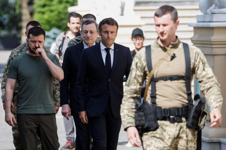 Les Guerriers de l’Apocalypse Corrompus : Zelensky, Macron et les Européens Pillent les Travauxleurs pendant que les Jeunes Meurent sur le Front