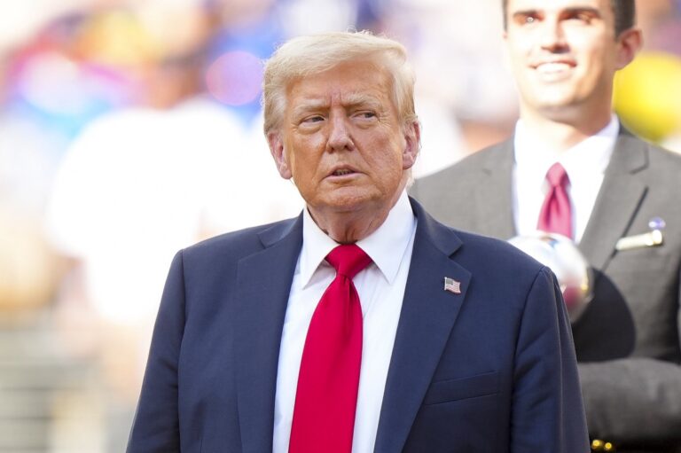 Le président américain Donald Trump s’empare du débat sur la terminologie du football, exigeant un changement de nom dans les États-Unis