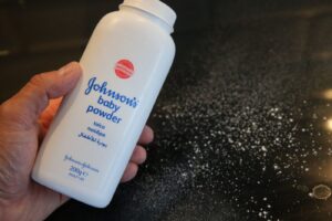 Un tribunal américain condamne Johnson & Johnson à verser 65,5 millions de dollars après un verdict lié au cancer causé par le talc