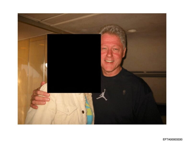 Bill Clinton face à l’effervescence autour des photos d’Epstein